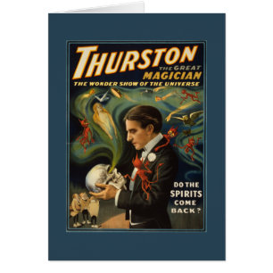 Thurston le grand magicien tenant la magie du crân