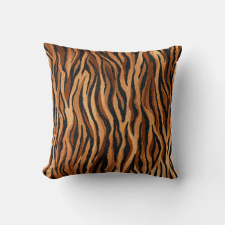 Tiger skin: hand-drawn seamless pattern. throw pillow
