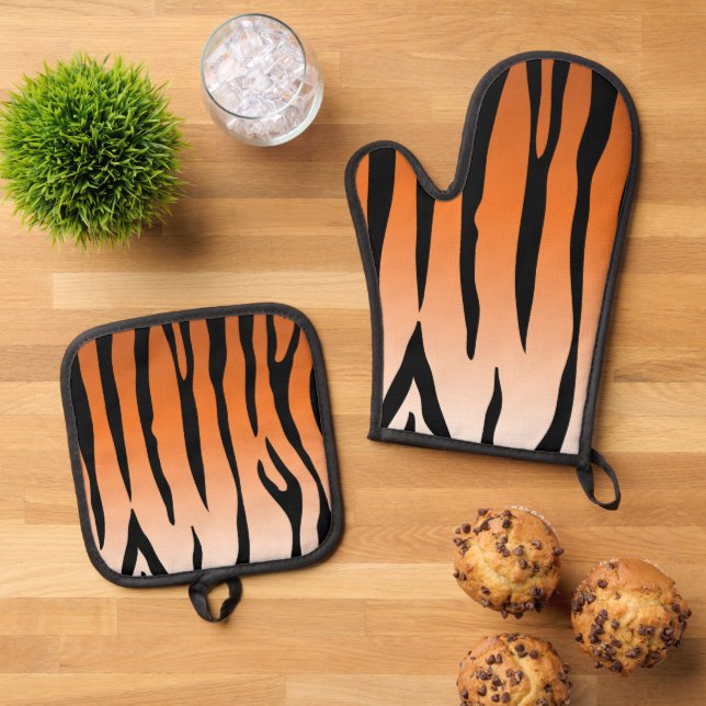Tiger Stripe Cool  Oven Mitt & Pot Holder Set (Top Down)