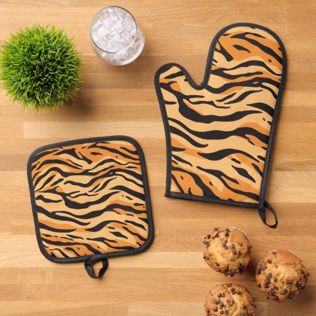 Tiger Stripes Oven Mitt & Pot Holder Set (Top Down)
