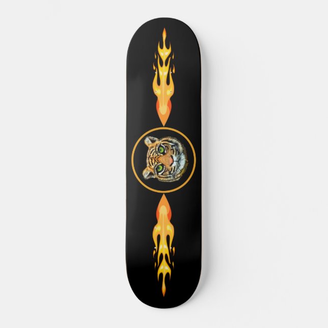 Tigre sauvage, flammes sur skateboard noir (Recto)