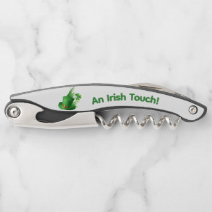 Tire-bouchon Un chapeau de lutin à touche irlandaise dans l'her