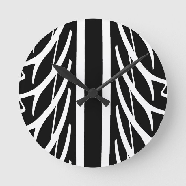 Tire Pattern in Black and White Round Clock (Front)