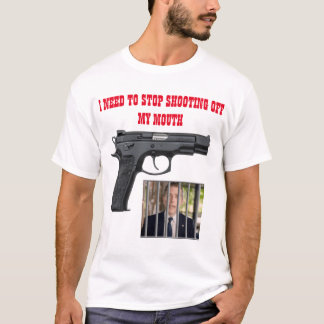 Tirer sur mon t-shirt à la bouche