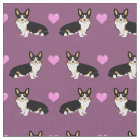 corgi tricolore aime les coeurs violets