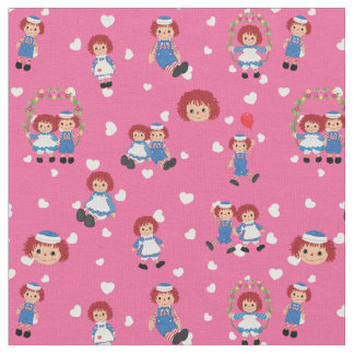 Tissu Raggedy Ann and Andy on Falling Hearts on Pink