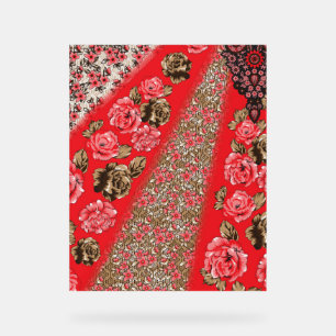 Tissu rouge éclatant avec floral complexe et