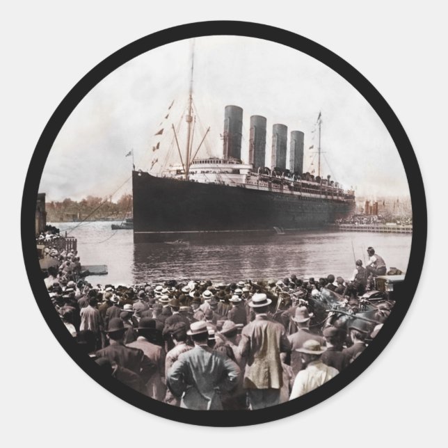 Titanic Leaving Southhampton Classic Round Sticker (Front)