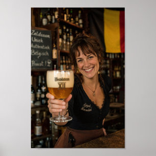 Toast de taverne belge avec affiche de Tripel