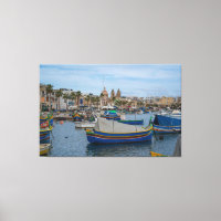 Bateaux de pêche traditionnels colorés à Malte