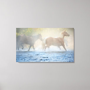 Toile Chevaux sauvages courant à travers l'eau