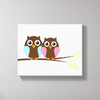 Couple d'hibou sur une branche
