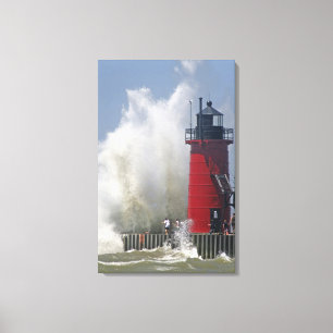 Toile Des gens sur la jetée regardent de grosses vagues 