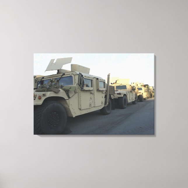 Toile Des Humvees s'assoient sur la jetée de Morehead Ci (Recto)