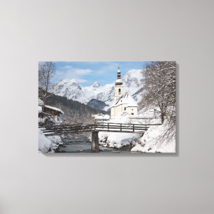 Toile Église dans la neige avec les Alpes en hiver