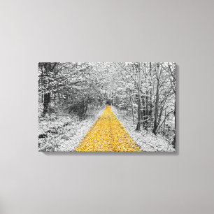 Toile enveloppée par paysage d'hiver de chemin