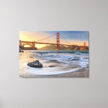 Golden Gate Bridge à San Francisco au coucher du s