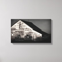 Grange de foin en noir et blanc