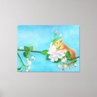 Hazel Dormouse sur une branche fleurie