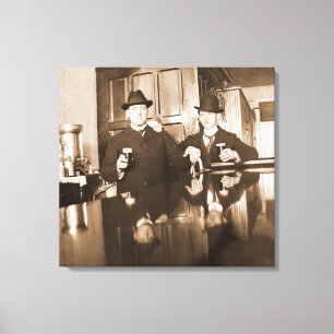 Toile Hommes vintages buvant la barre de salle de photo