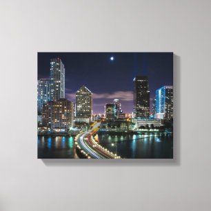 Toile Horizon de ville de Miami avec le pont la nuit