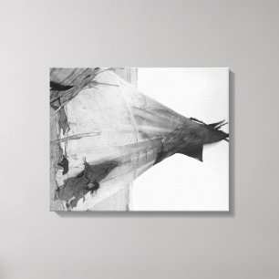 Toile Jeune Indienne Oglala avec chiot devant Tipi