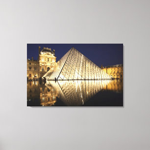 Toile La vue nocturne sur la pyramide de verre du Musée
