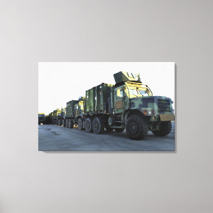 Toile Les camions blindés se reposent sur le pilier à 