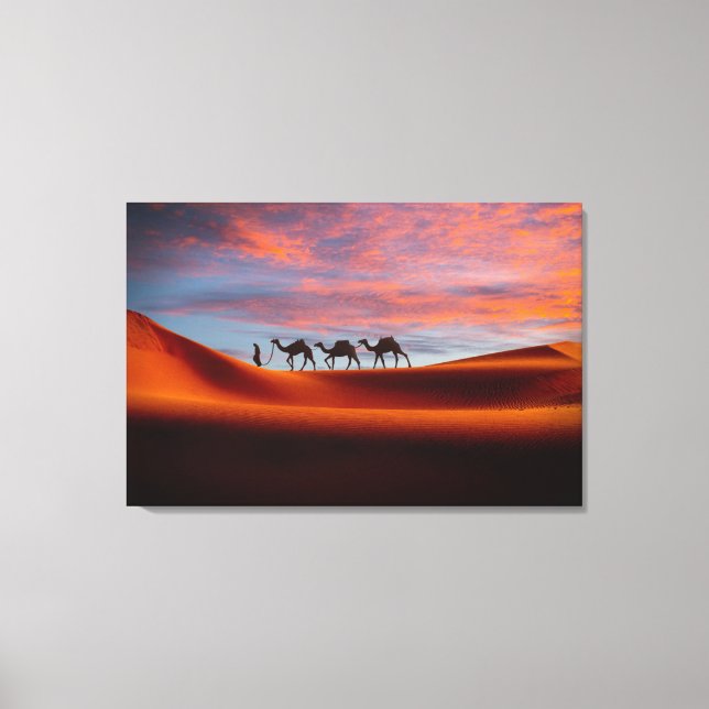 Toile Les déserts | Homme et chameaux dans les dunes de  (Recto)