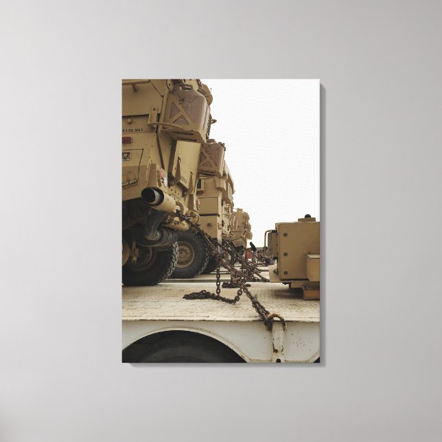 Toile Les véhicules militaires sont verrouillés sur les  (Recto)
