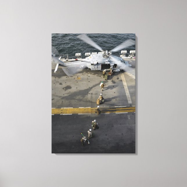 Toile Marines se prépare à embarquer sur un MH-60S (Recto)
