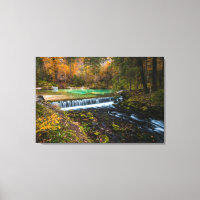 Paysage des chutes d'automne à Kamniška Bistrica, 