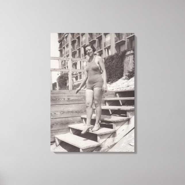Toile Photo de femme sur la plage de Cannes dans les ann (Recto)