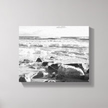 Photo en noir et blanc des vagues de l'océan Atlan