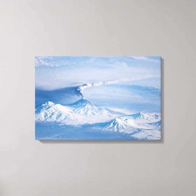 Toile Plume Émanant Du Volcan Kliuchevskoi. (Recto)