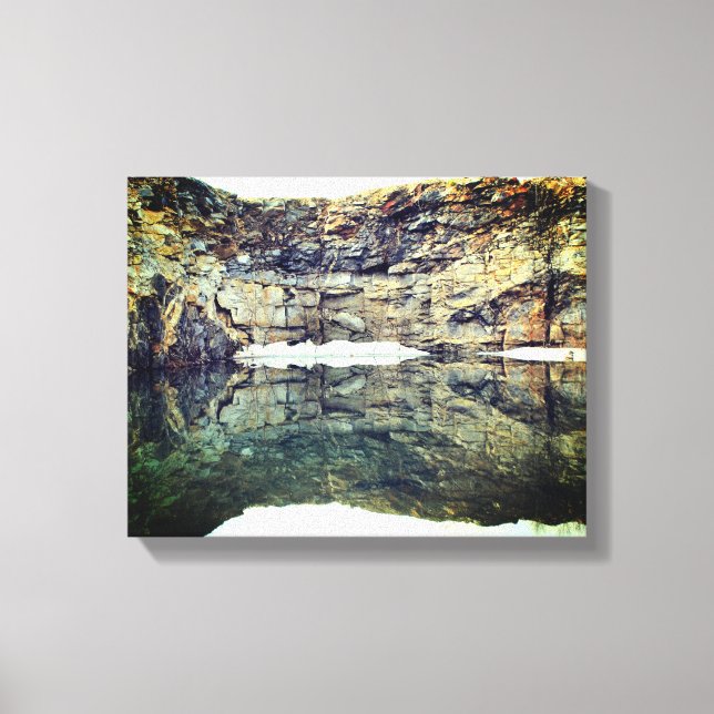 Toile Réflexions De Mur De Falaises Rocheuses Dans Pond  (Recto)