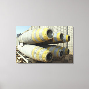 Toile Six bombes GBU-12 sont dans un rack