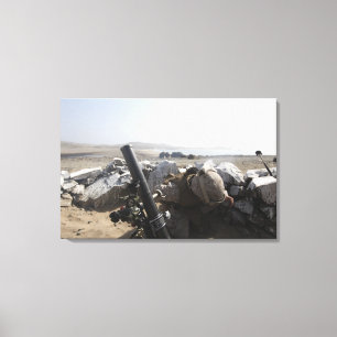 Toile Un US Marine tire un mortier à Salinas, Pérou