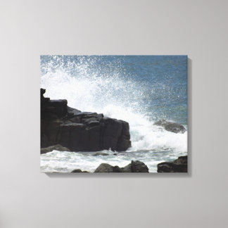 Toile Vagues s'écrasant sur les rochers