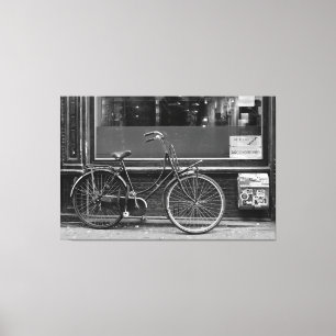 Toile Vélo devant la vitrine