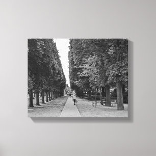 Toile Vieille femme au parc à Paris en été