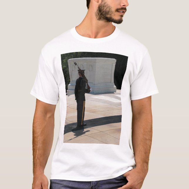 Tombe du T-shirt inconnu (Devant)