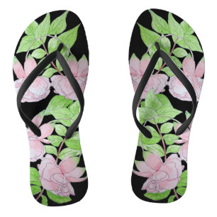 Tongs amas de jolies fleurs roses et feuilles florales