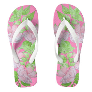 Tongs amas de jolies fleurs roses et feuilles florales