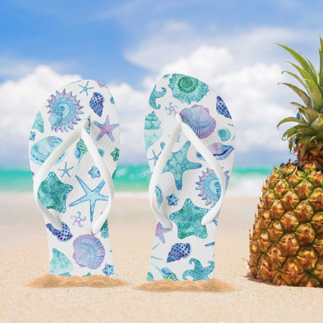 Tongs Aquarelle de la côte bleue Coquille de la mer et p (Blue Coastal Watercolor Sea shell and Starfish Flip Flops)
