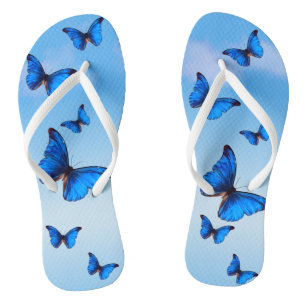 Tongs Bleu papillons Morpho volent dans le ciel
