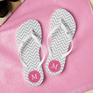 Tongs Chevrons gris et roses Monogrammes