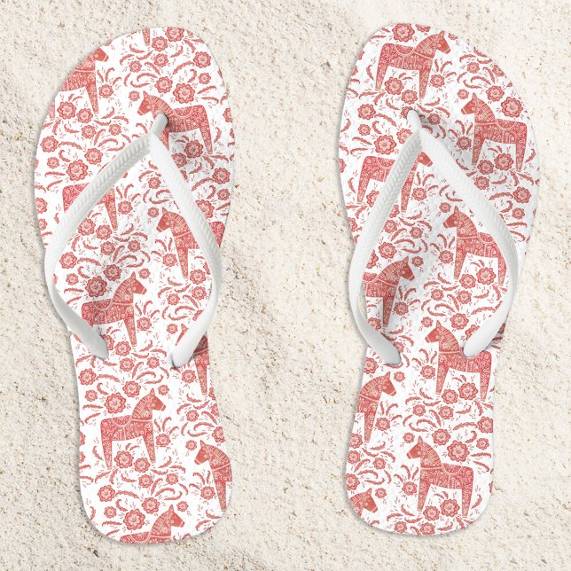 Tongs Dala Horse suédois Motif rouge et blanc (Swedish Dala Horse pattern red and white flip flops)