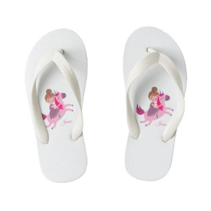 Tongs Enfants Jolie fille aux cheveux blonds chevauchant une lic