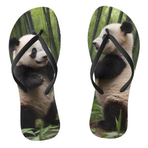 Tongs Pandas Bébés En Jeu Dans Une Forêt De Bambou,